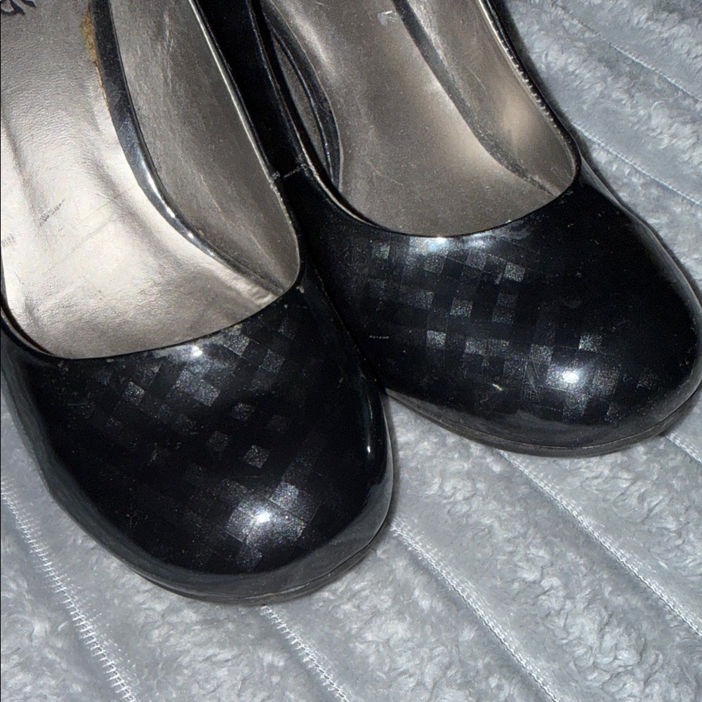 Candie's Glossy Black Heels - Picture 5 of 10